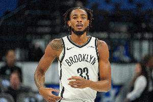 兩雙到手！克拉克斯頓6投4中&罰球2中2 得到10分11板3助2帽