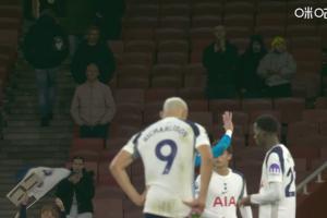 德比慘??！熱刺球員賽后謝場，可是客隊球迷已寥寥無幾