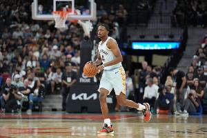 殺傷力十足！?？怂拱雸?chǎng)4中2拿到13分2板2助 罰球8中8