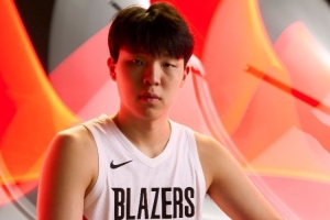 媒體人：楊瀚森的進攻能力&傳球達到NBA標準 最大問題是防守腳步