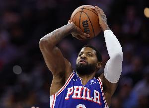 納斯：第三節(jié)讓喬治替補是為了匹配哈克斯 他是防哈克斯最佳人選