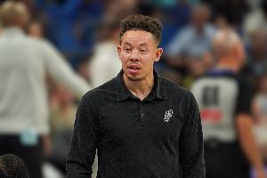 咋回事？馬刺本賽季打太平洋賽區(qū)球隊1勝5負(fù) 打其他球隊10勝0負(fù)