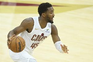 還得是米球王！騎士被追到差1分 米切爾連續(xù)兩記2+1穩(wěn)住局勢