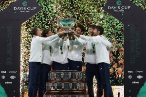 三連冠！意大利隊2-0擊敗西班牙，再次衛(wèi)冕網(wǎng)球戴維斯杯