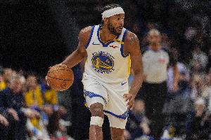 怯戰(zhàn)蜥蜴！穆迪籃下超級大空位沒起！等了一下等來了防守……