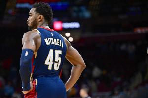 終于發(fā)力！米切爾連續(xù)兩記接球三分命中 騎士追到僅差4分！