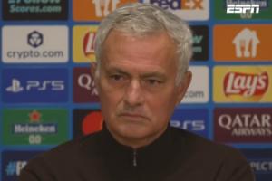 批評球員是否擔心更衣室不滿？穆帥回懟：你父親一直對你很好嗎？