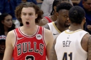 這也吹犯規(guī)？錫安突破強(qiáng)打造殺傷 吉迪不滿判罰&抱怨裁判吃T