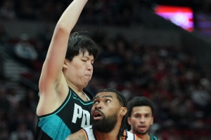 李春江：楊瀚森面對(duì)各種壓力實(shí)屬不易 他要做好籃板和外線補(bǔ)防