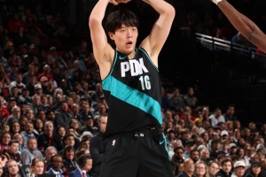 解說：本以為楊瀚森今天能打10分鐘 畢竟雄鹿身體能力太次&碾壓局