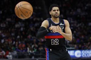 這NBA水平？托哈斷球上籃離譜脫手 西卡斷球后造犯規(guī)打回懸念