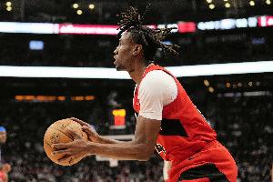 上頭了！普羅克特?zé)o球端推倒沃爾特 被吹進攻犯規(guī)！