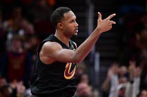 手感好得多攻！莫布里上半場僅出手3次全部命中 得到8分3板2助