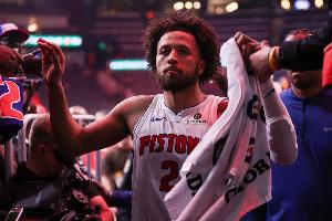 大心臟！康寧漢姆關(guān)鍵拋投殺死比賽 全場(chǎng)拿下24分11籃板6助攻！