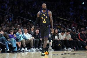 徐靜雨：詹姆斯不會愿意接受自己真正打不動 這賽季就是最后一舞