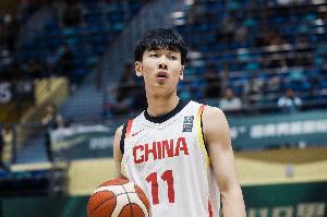 媒體人：張博源防守會(huì)做選擇&有原則性了 攻轉(zhuǎn)守不再愣神沒(méi)事情做