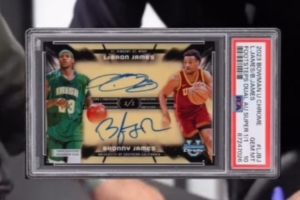 Topps曬詹姆斯父子雙簽球星卡簽名瞬間 此卡二級市場已達(dá)11.4萬刀