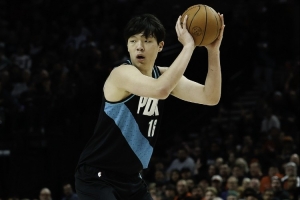 備受關(guān)注！“楊瀚森背靠背出戰(zhàn)2分半”話題沖上微博熱搜榜第二