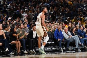 主場(chǎng)獲勝！庫(kù)里個(gè)人社媒曬昨日比賽照：為了這座城市