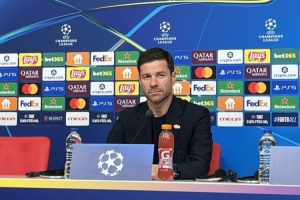 皇馬記者稱贊阿隆索：面對媒體保護(hù)球員舉止優(yōu)雅，始終以球隊為重