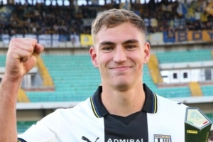 阿斯報：阿根廷和西班牙足協(xié)都在爭取24歲帕爾馬前鋒佩萊格里諾