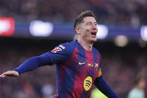 傳記作者：萊萬(wàn)剛加盟巴薩時(shí)發(fā)現(xiàn)餐廳沒(méi)有肉和魚(yú)，被告知為了省錢(qián)