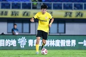 記者豐臻：21歲青島西海岸中場(chǎng)徐彬?qū)⒃诙半x開中超，留洋歐洲！