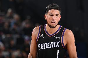 21分17板！布克：馬克·威廉姆斯統(tǒng)治了攻防兩端 我們需要他