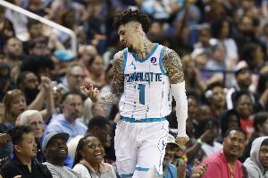 狀態(tài)全無！三球14中4&三分7中2拿到11分6板4助 出現(xiàn)4失誤5犯規(guī)