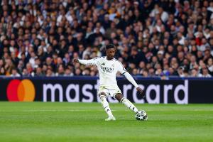 馬卡：卡馬文加此前患流感，半場被換下是因?yàn)橄倪^大