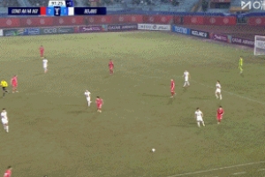 大規(guī)模沖突！王剛踢倒對手+發(fā)生激烈肢體沖突 曹永競惡劣動作染紅