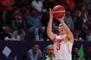 中國(guó)男籃世預(yù)賽大名單：周琦、胡明軒領(lǐng)銜 張鎮(zhèn)麟在列 趙睿無(wú)緣