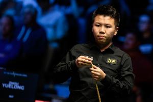 周躍龍6-2擊敗克拉克，晉級斯諾克英錦賽正賽
