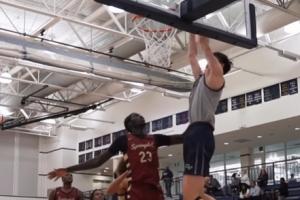 潛力無(wú)限！郇斯楠高四季前賽開(kāi)發(fā)持球機(jī)動(dòng)鋒線打法拿下26分4助