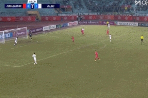 差點(diǎn)還一個！恩加德烏險些超巨失誤，幸好球被立柱彈出