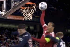 今日趣圖：十佳球首位，且看世一衛(wèi)力劈華山！不愧效力過凱爾特人