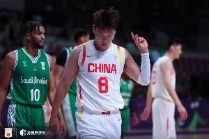 解說(shuō)：下半場(chǎng)背水一戰(zhàn)了 沒(méi)有趙睿中國(guó)男籃的問(wèn)題太明顯了