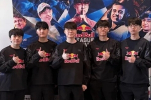 T1官方分享隊(duì)員參加紅牛杯合照：順利抵達(dá)