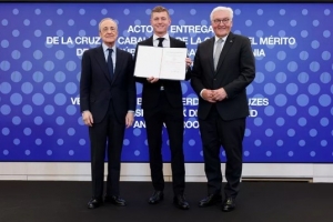 弗洛倫蒂諾祝賀克羅斯獲勛：托尼是代表皇馬全球價值觀的典范