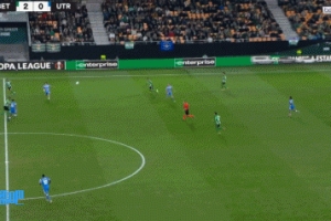 十佳球預定！烏得勒支球員攻入中線超遠距離吊射，1-2落后貝蒂斯