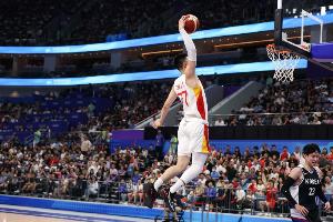 力戰(zhàn)難救主！張鎮(zhèn)麟17中6得全隊最高20分另8板2斷 2記三分險翻盤