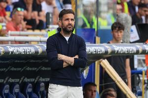 小法：我拿著爆米花觀看槍手大戰(zhàn)拜仁，他們就是我們戰(zhàn)術(shù)參考模板