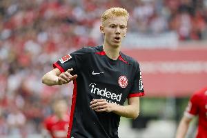 記者：拜仁和英超球隊(duì)關(guān)注雨果·拉爾森，轉(zhuǎn)會(huì)費(fèi)5000萬(wàn)到5500萬(wàn)歐