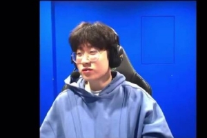 網(wǎng)友推薦平板自拍 Zeus：確實(shí)如此 HLE壯漢們太多了會(huì)有點(diǎn)吃力呢