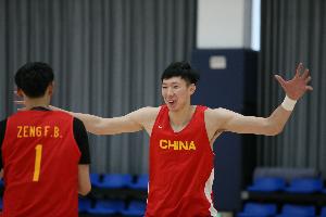 中國男籃在鋒線內(nèi)線占據(jù)絕對優(yōu)勢 如何鎖死李賢重將是取勝之匙