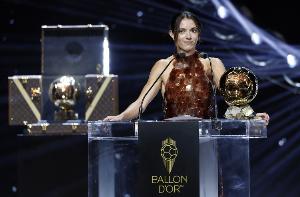 邦馬蒂：我不會拿自己和梅西比較，他的成就屬于另一個層次