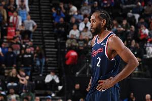 下半場繼續(xù)！小卡上半場14分鐘12中7得到18分1板1斷