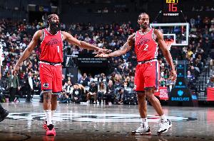 能否培養(yǎng)卡登外的進(jìn)攻開發(fā)能力？盧：當(dāng)然可以 祖巴茨也常被包夾