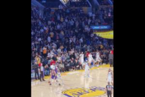 ?愛！詹姆斯早早跟前隊(duì)友們擁抱 與濃眉的握手禮依舊熟悉！