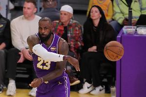 老詹復(fù)出后深度無(wú)球化轉(zhuǎn)型效果遠(yuǎn)超想象 常青樹(shù)被低估的適應(yīng)能力